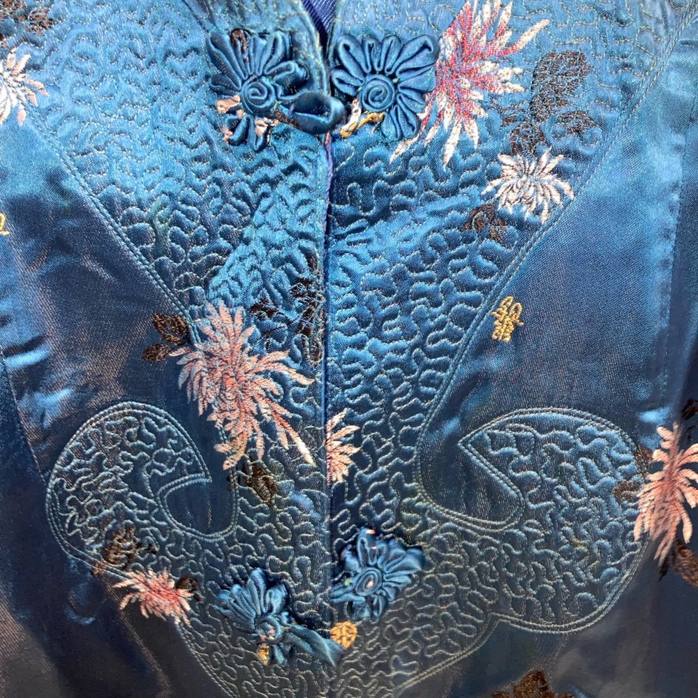 💙VINTAGE SILK ROBE 💙 - Picture 5 of 9